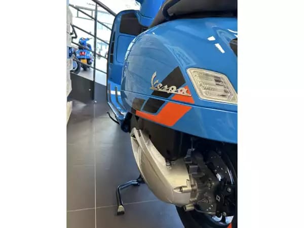 Vespa GTS Super Sport 125 - Photo 3
