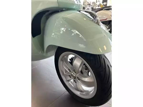 Vespa GTS 125 - Photo 3