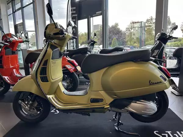 Vespa GTS Super Sport 300 - Photo 2