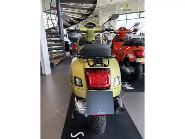 Vespa GTS Super Sport 300 - Photo 3