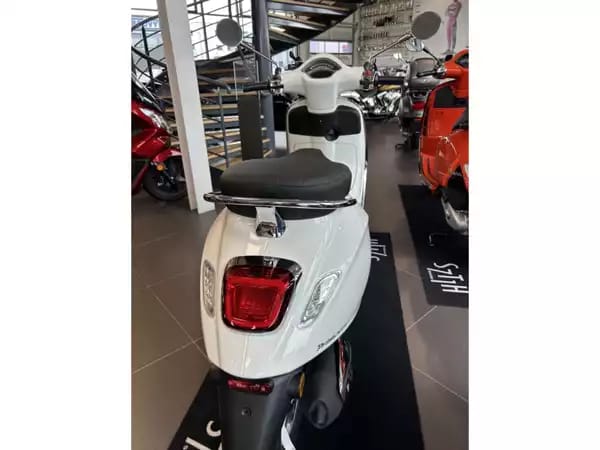 Vespa Primavera 125 - Photo 3