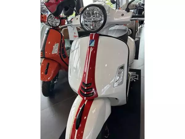 Vespa GTS 300 Racing 60s - Photo 2