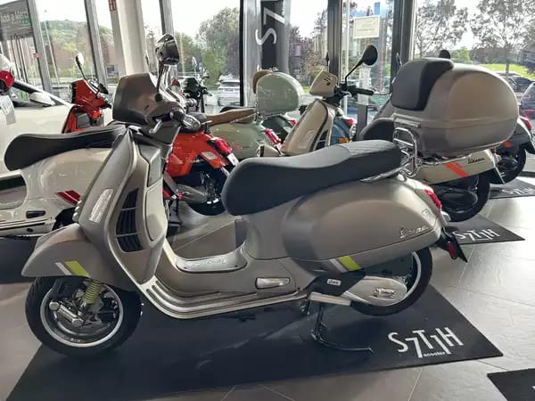 Vespa GTS 125 Super Tech - Photo 2