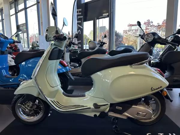Vespa Primavera 125 - Photo 2