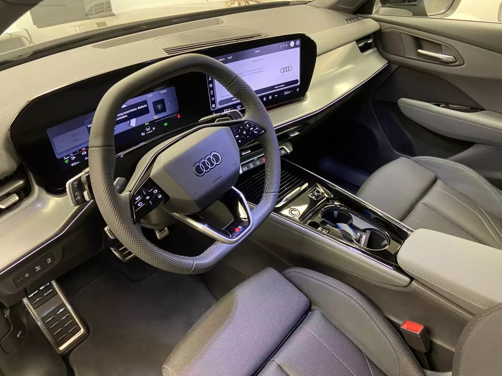 Audi Q3 Sportback e-hybrid 200kW / 272ch S tronic - Photo 1