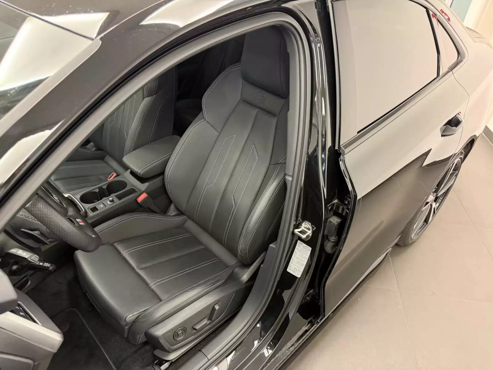 Audi A3 Berline S line 40 TFSI quattro 190 CV / 140 kW S tronic - Photo 1