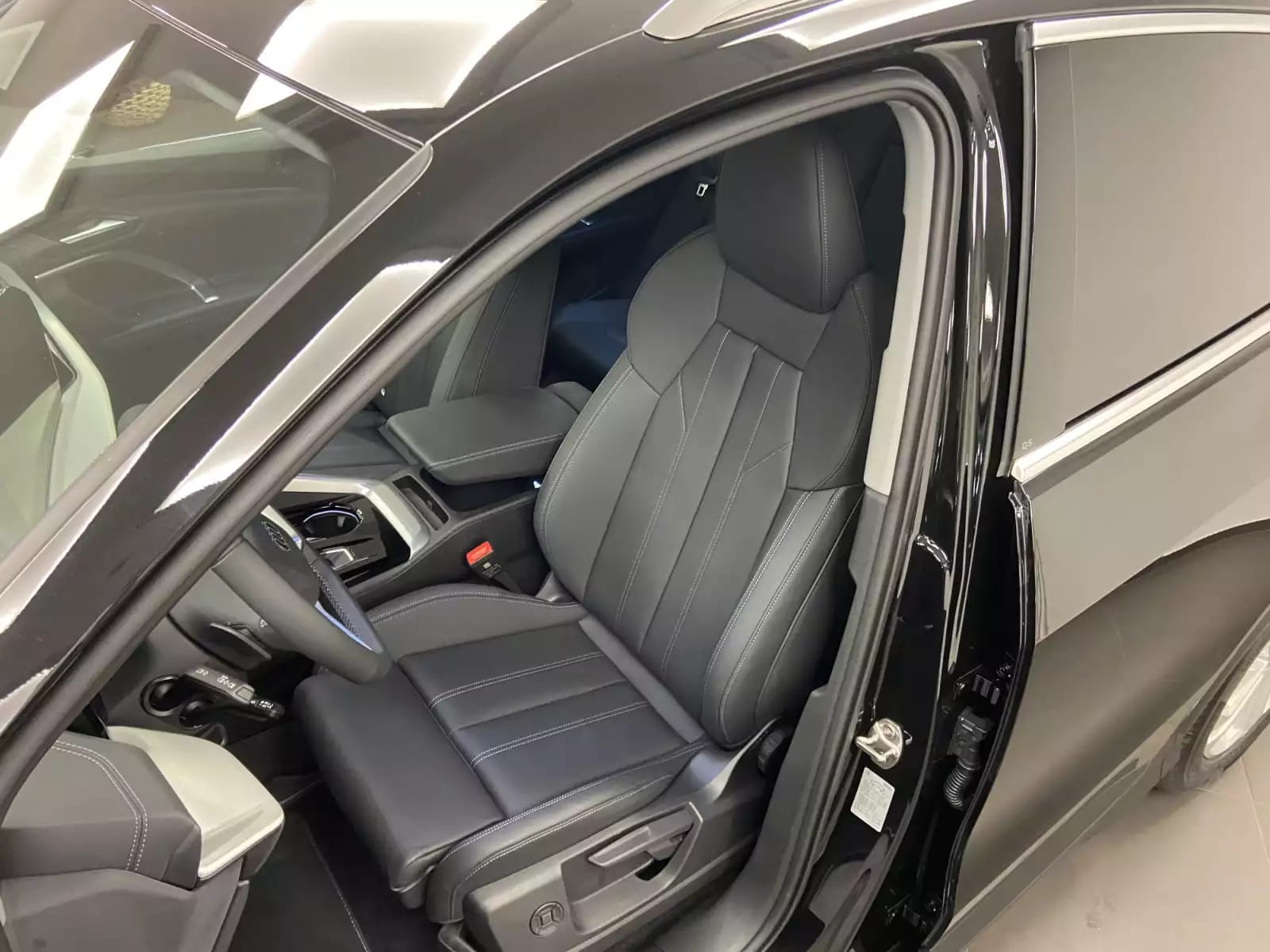 Audi Q5 SUV e-hybrid 299 CH / 220 KW quattro S tronic - Photo 1