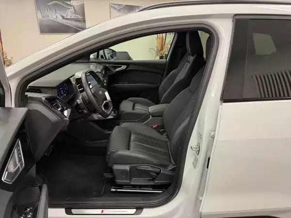 Audi Q4 e-tron 40 150kW / 204ch - Photo 2