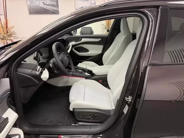 Audi A6 Avant e-hybrid quattro 367 CV / 270 KW S tronic - Photo 2