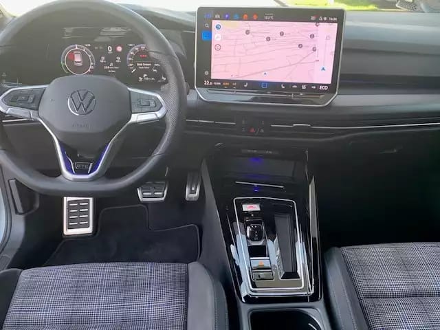 Volkswagen Golf GTE BLACK STYLE 177CV DSG6 - Photo 1