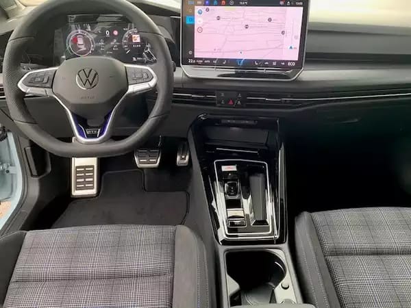 Volkswagen Golf GTE BLACK STYLE 1.5 177CV DSG6 - Photo 2