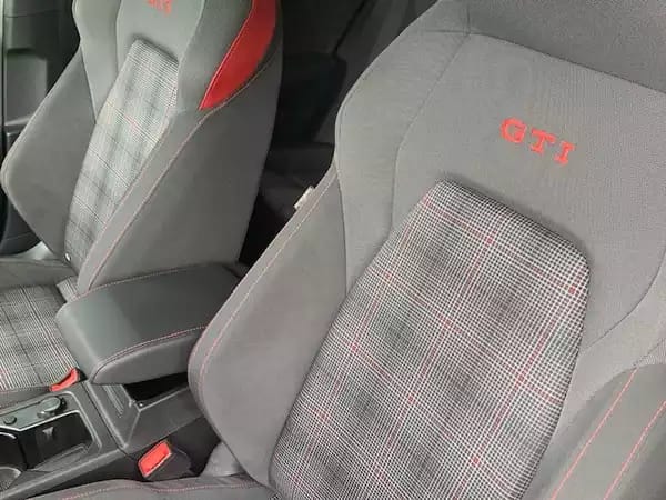 Volkswagen Golf GTI 2.0TSI 245CV DSG7 - Photo 2