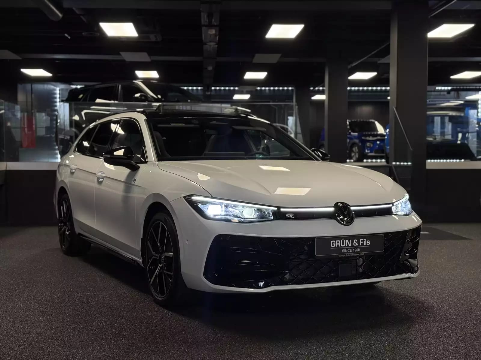 Volkswagen Passat 1.5 eHybrid 272 R-Line PHEV - Photo 1