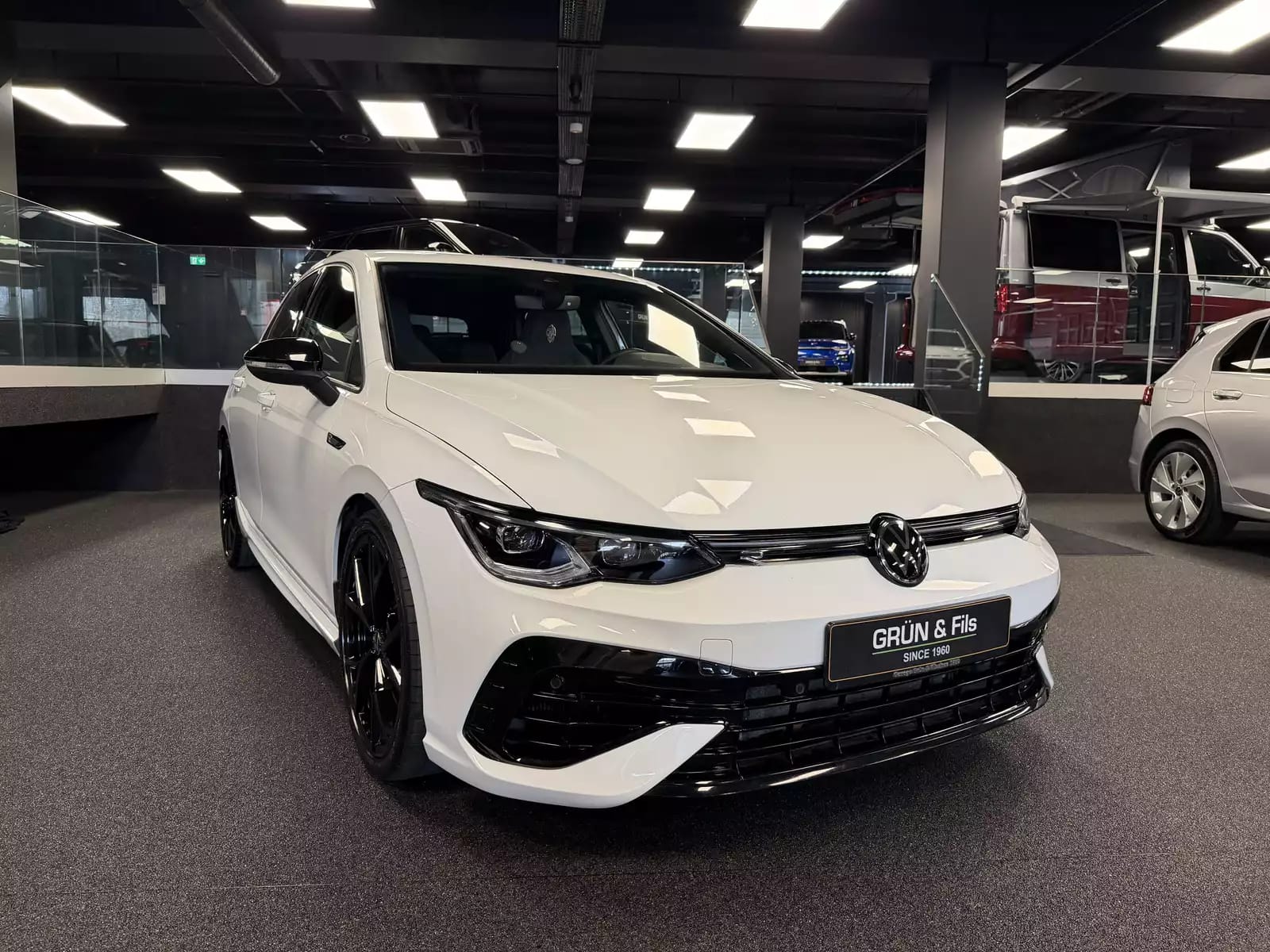 Volkswagen Golf VIII R AKRAPOVIC *HK - Photo 1