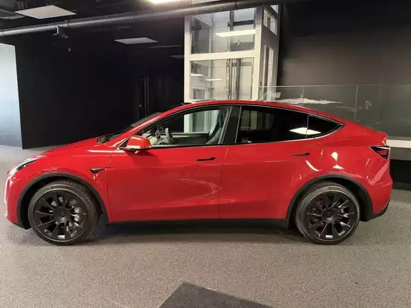 Tesla Model Y DUAL MOTOR LONG RANGE - Photo 3