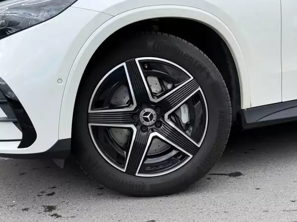 Mercedes-Benz GLC 200 AMG Line 4 Matic - Photo 2