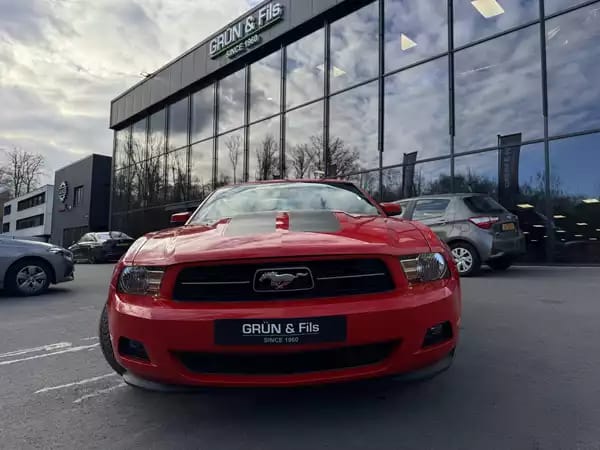 Ford Mustang V6 COUPE - Photo 2