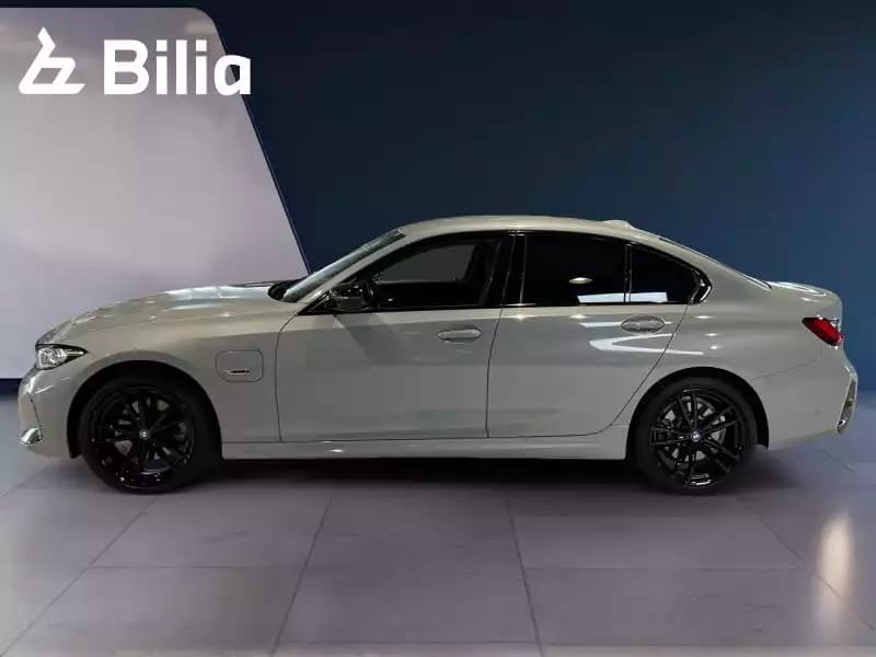 BMW 330 330e xDrive M Sport - Photo 1