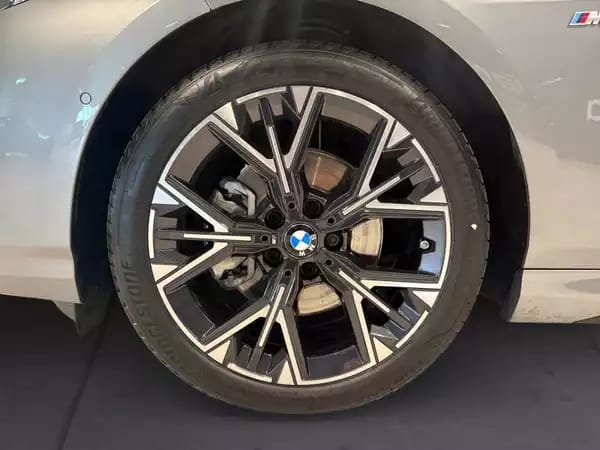 BMW 220 i pack M 2025 non plug-in - Photo 3