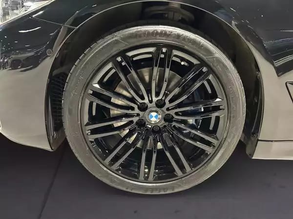 BMW 530 530i m-sport - Photo 3