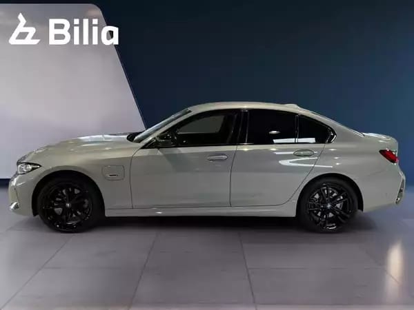 BMW 330 330e xDrive M Sport - Photo 2