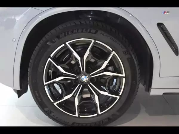 BMW X4 20d pack M 2024 - Photo 3