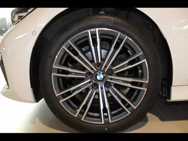 BMW 318 i pack M 2021 - Photo 3