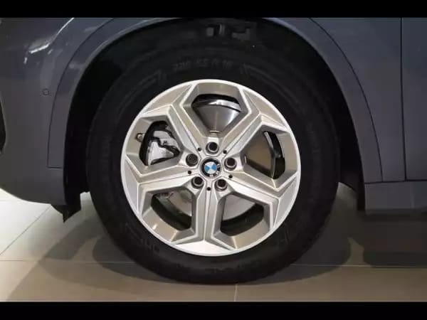 BMW X1 xDrive 23d pack m 2024 - Photo 3