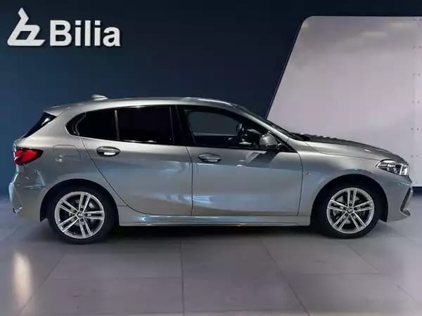 BMW 118 Pack M // 2023 - Photo 2