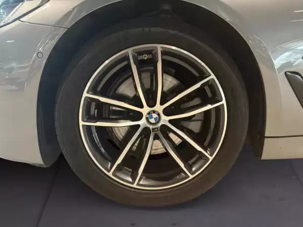 BMW 520 d xDrive PACK M / 2023 - Photo 3