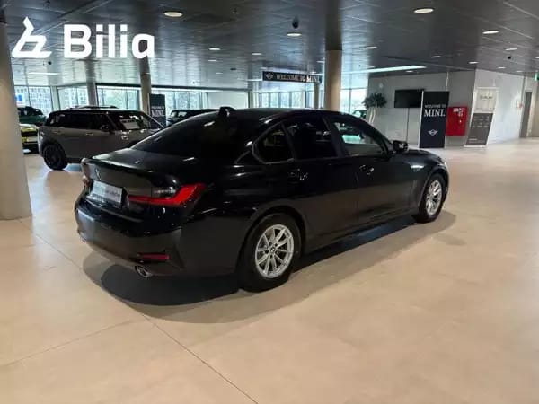 BMW 318 d berline 2020 - Photo 2