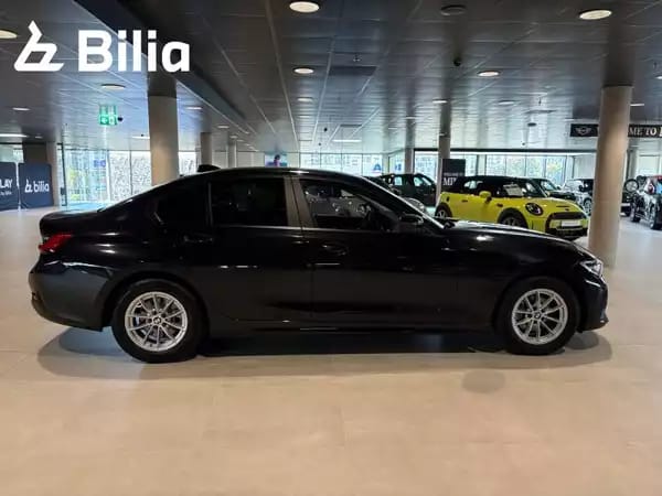 BMW 318 d berline 2020 - Photo 2