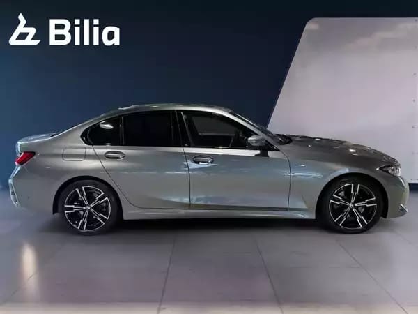 BMW 320 320i M-Sport - Photo 2