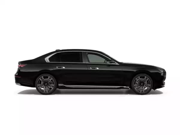BMW 750 xDrive Sedan - Photo 2