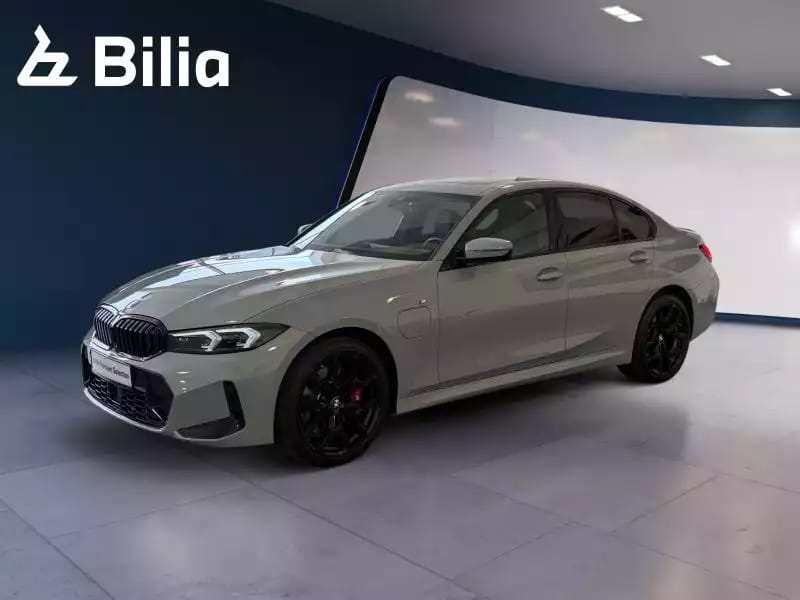 BMW 330 330e xDrive M-sport - Photo 1