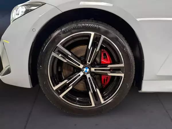 BMW 320 320i M-sport - Photo 2