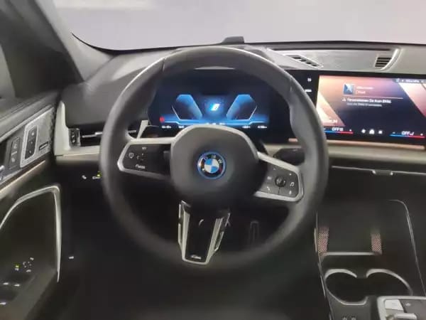 BMW iX2 xDrive 30 - Photo 2