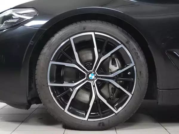 BMW 530 Touring M-SPORT - Photo 3