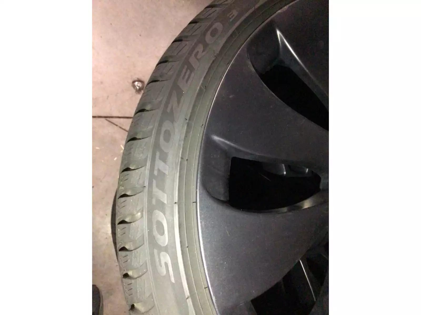 Jantes alu + Pneus hiver 21 255/35 R21 98V - Photo 1