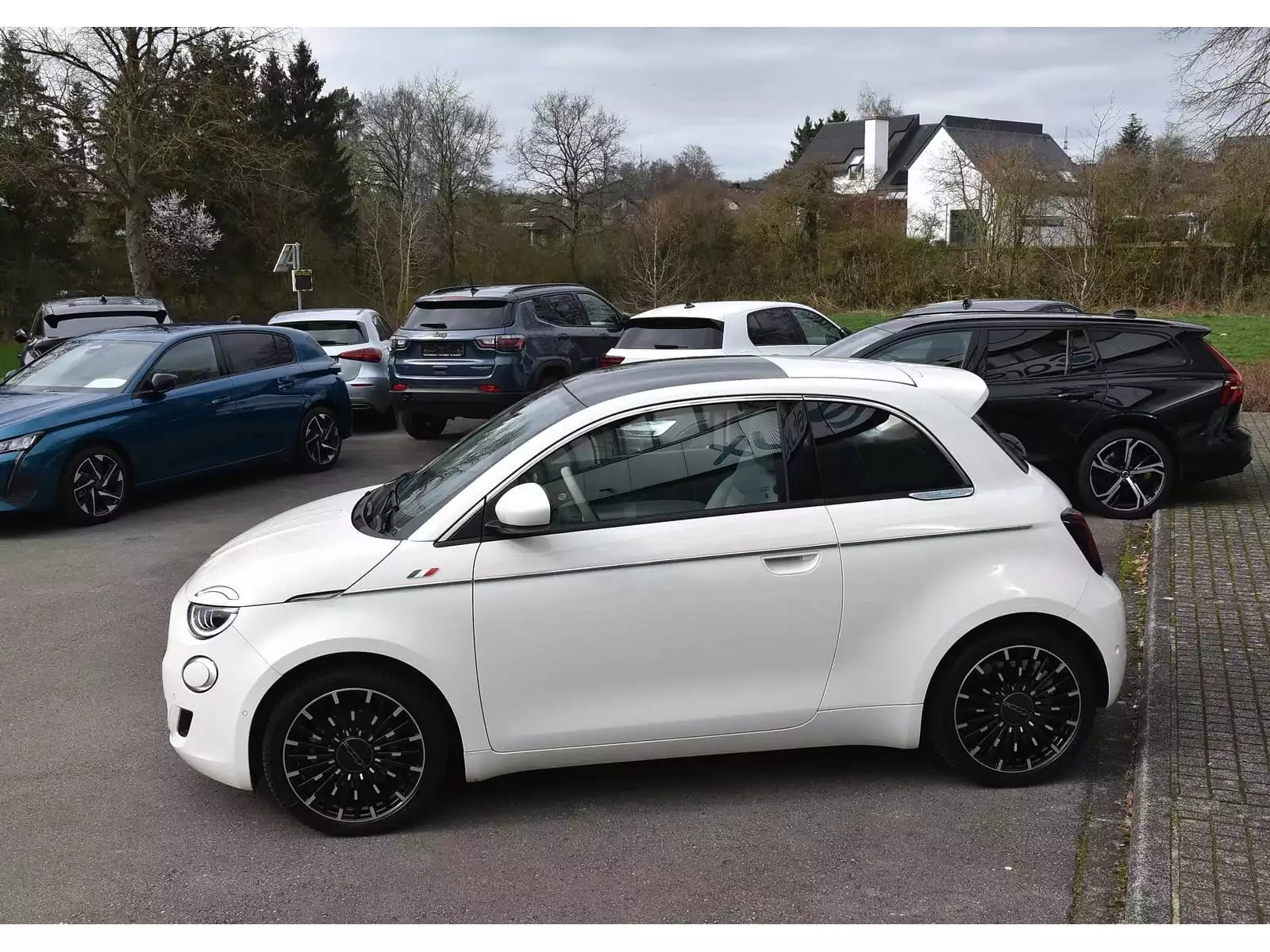 Fiat 500e 3+1 42 kWh La Prima ACC CO DRIVER PANO CAM 1° MAIN - Photo 1