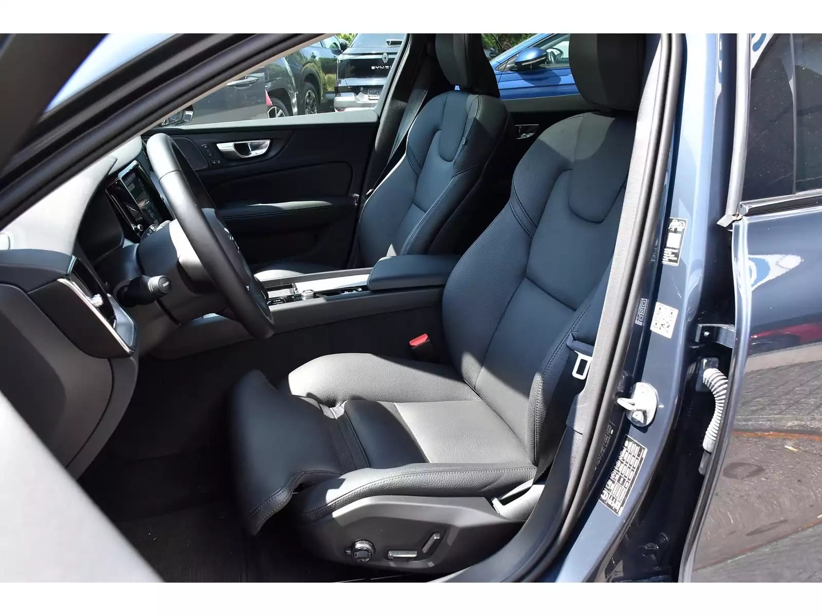 Volvo V60 2.0 B4 Plus Dark Geartronic PANO CUIR MEMO CAM360 HARMAN 1° MAIN - Photo 1