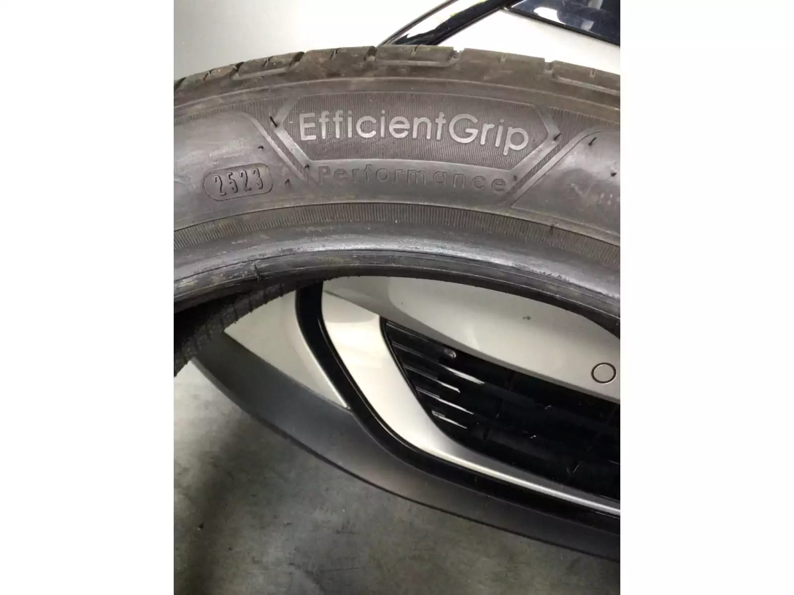 Pneus été 17 205/45 R17 88V - Photo 1