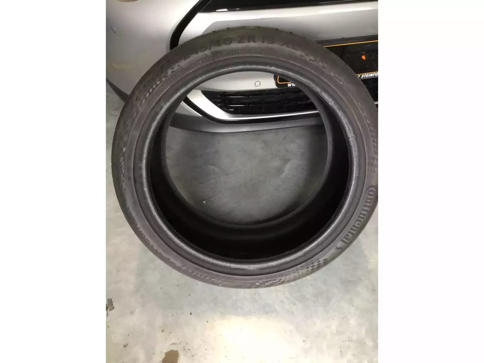 Pneus été 19 245/40 R19 98Y - Photo 1