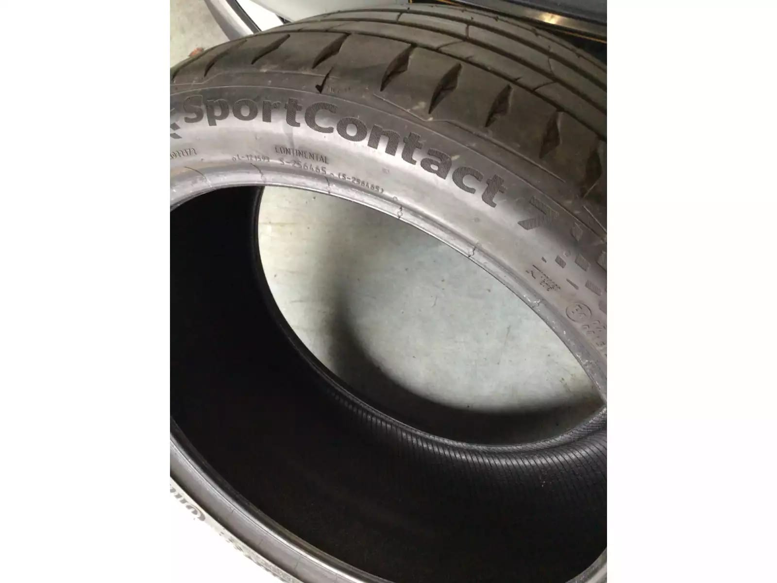 Pneus été 19 275/35 R19 100Y - Photo 1