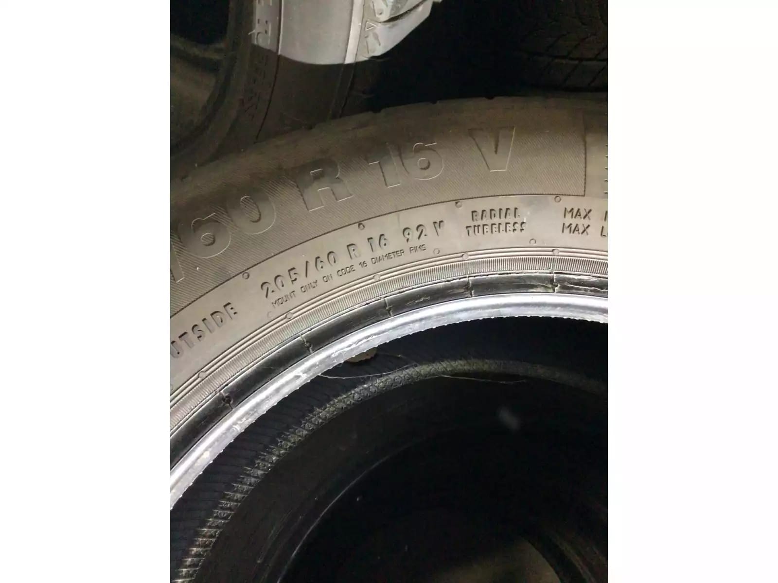 Pneus été 16 205/60 R16 92V - Photo 1