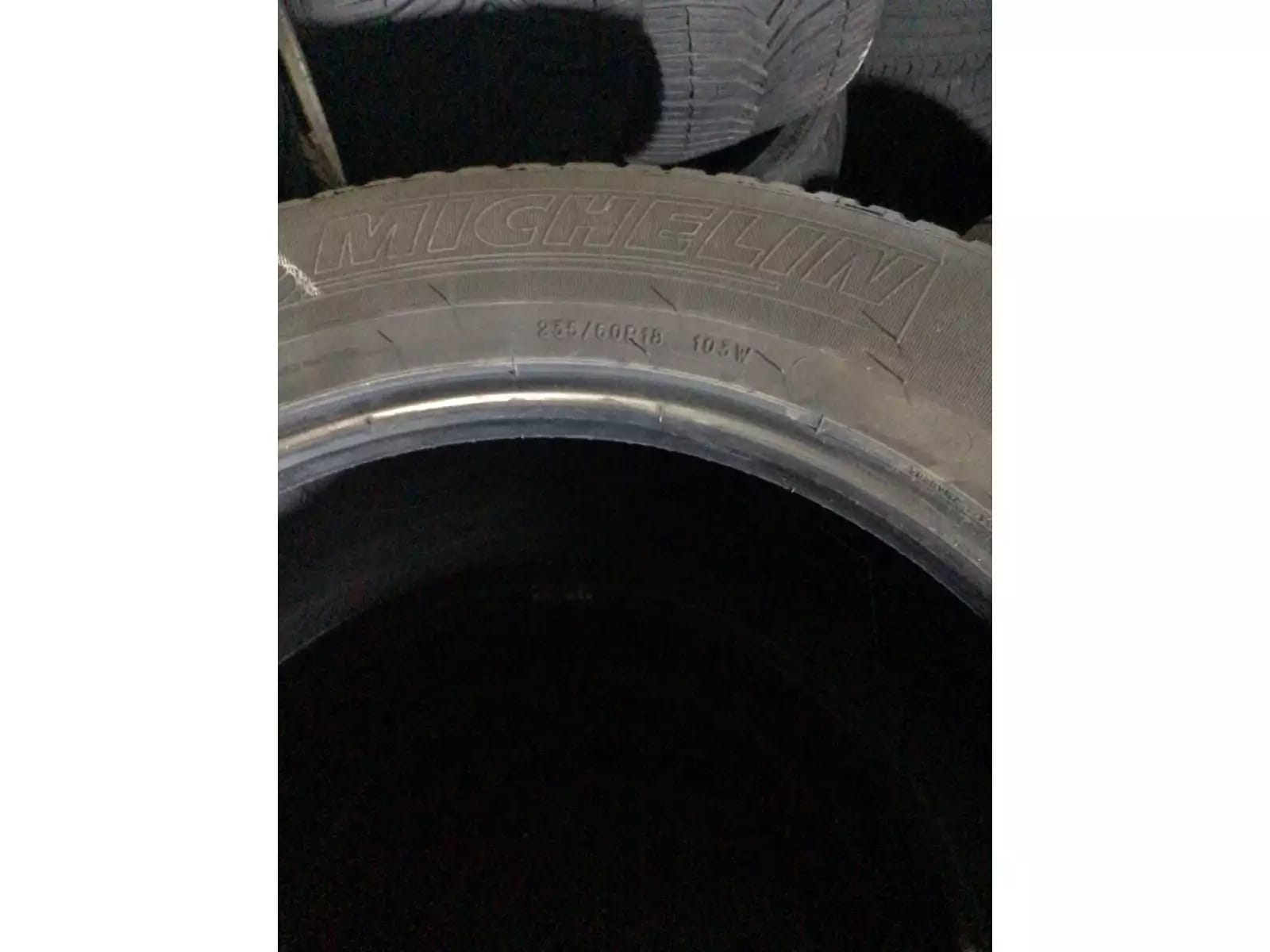 Pneus été 18 235/60 R18 103W - Photo 1