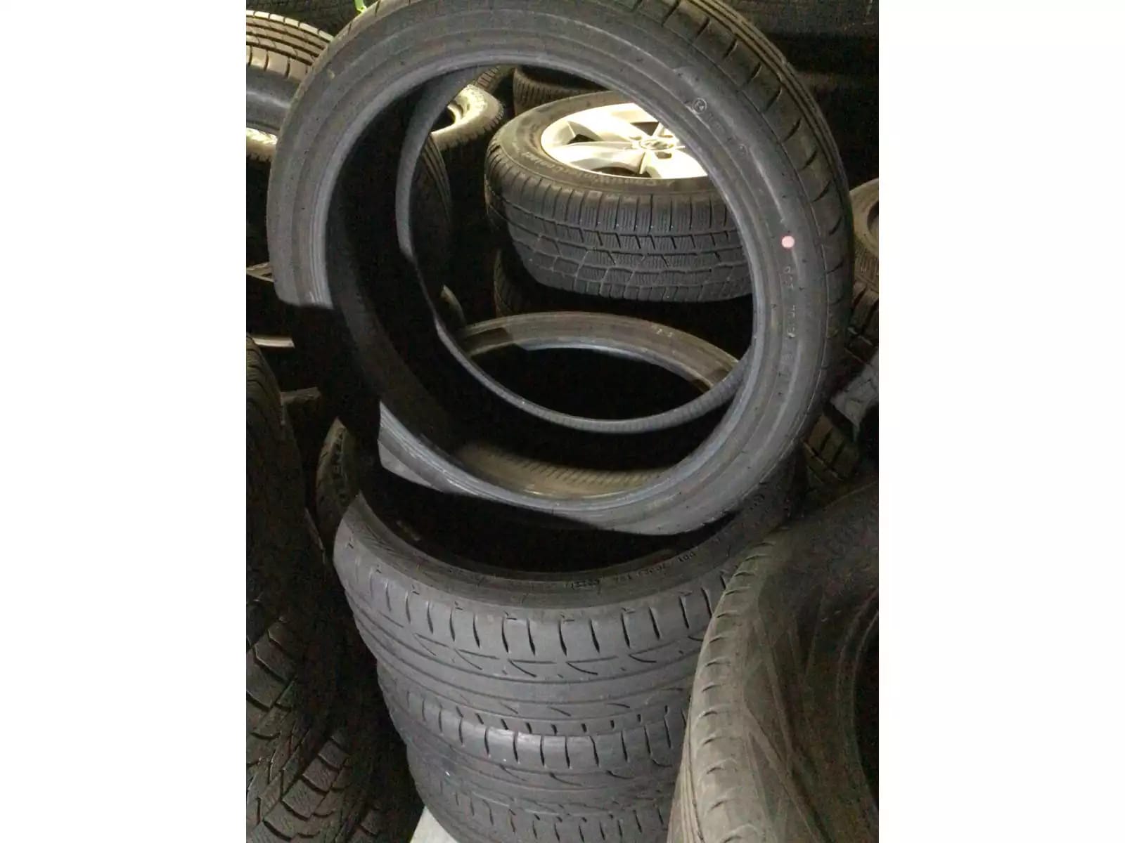 Pneus été 19 225/40 R19 93W - Photo 1