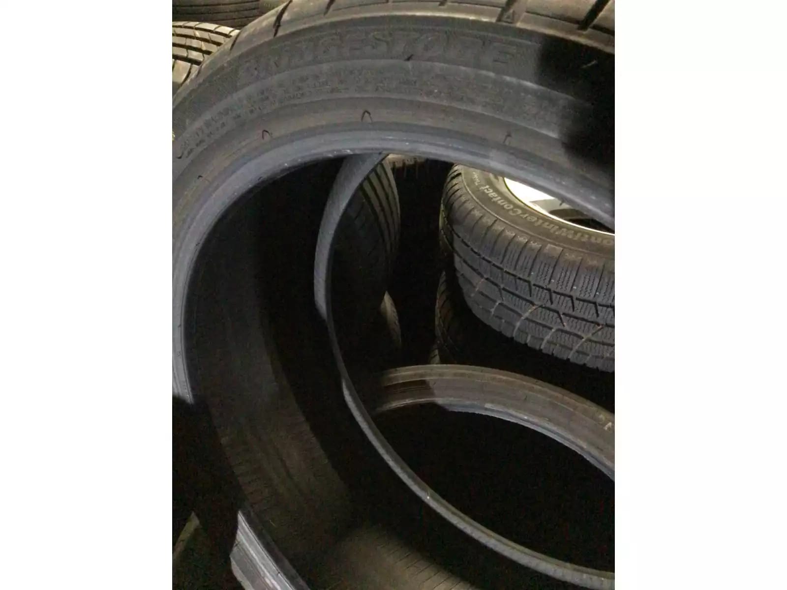 Pneus été 19 225/40 R19 93W - Photo 1