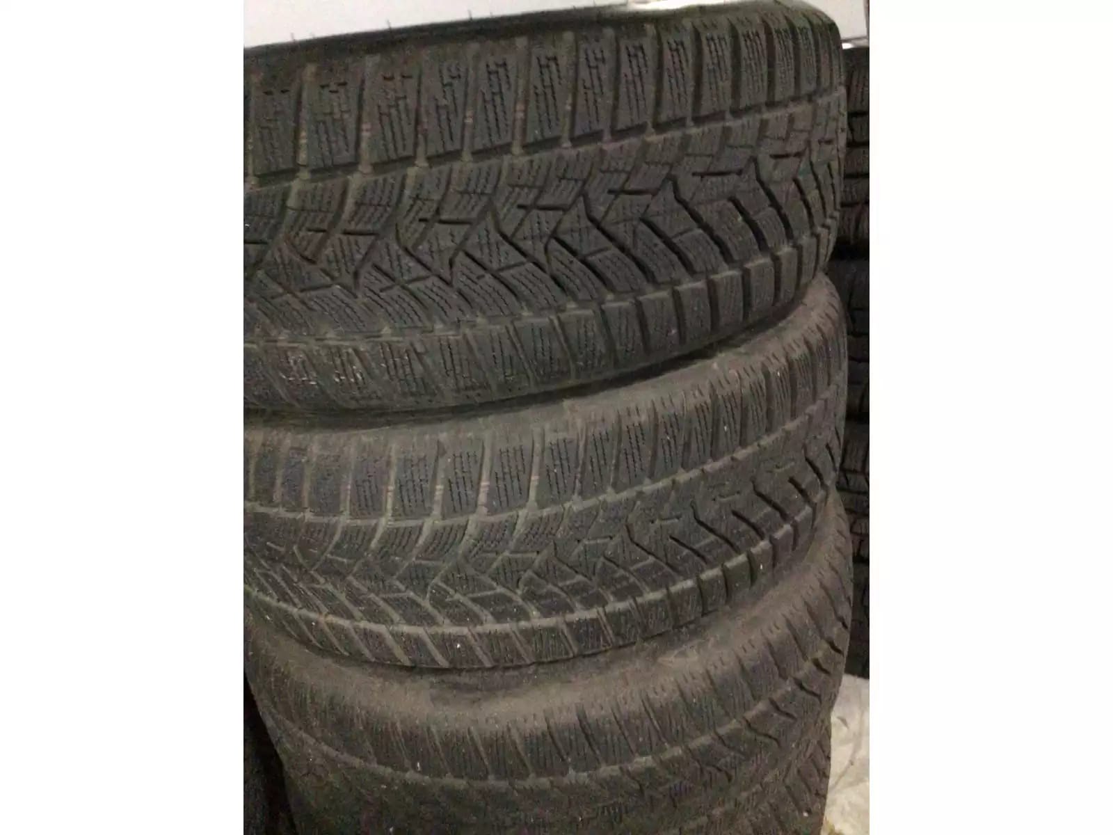 Jantes alu + Pneus hiver 17 215/55 R17 98V - Photo 1