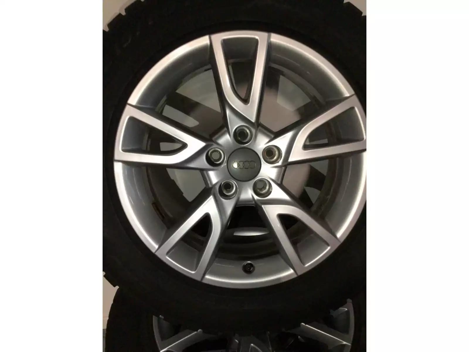 Jantes alu + Pneus hiver 17 215/60 R17 96H - Photo 1